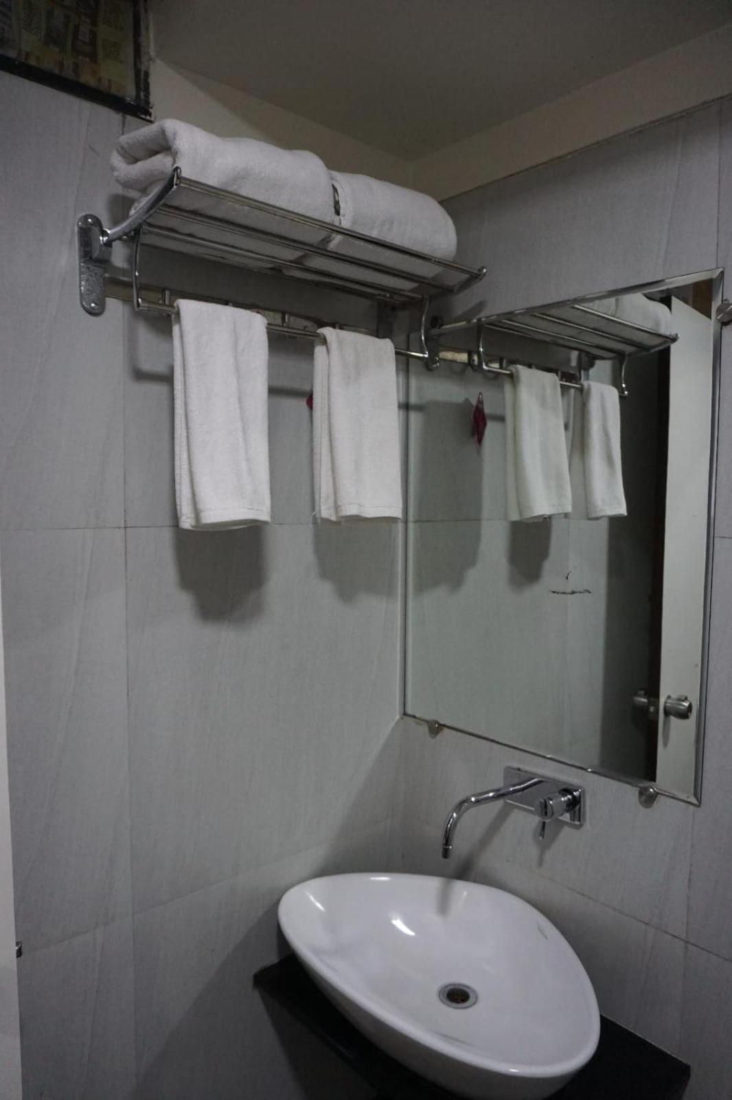 Hotel Yash Executive Aurangabad  Eksteriør billede