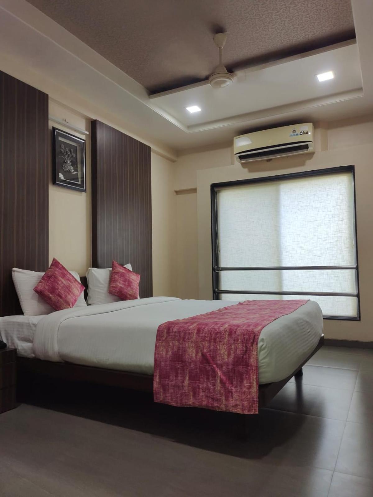 Hotel Yash Executive Aurangabad  Eksteriør billede